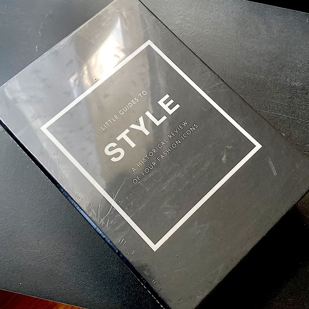 Book: Little Guides To Style.   A Historical Review Of Four Fashion Icons